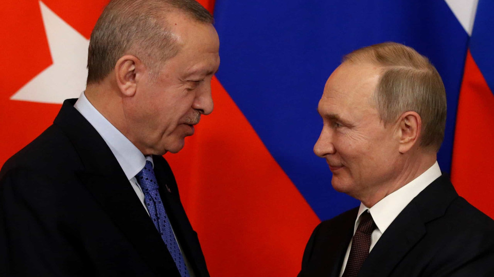 Putin e Erdogan discutem exigências de Moscovo à NATO e crise na Ucrânia