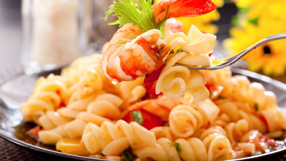 There are plenty of reasons to devour this healthy shrimp pasta recipe