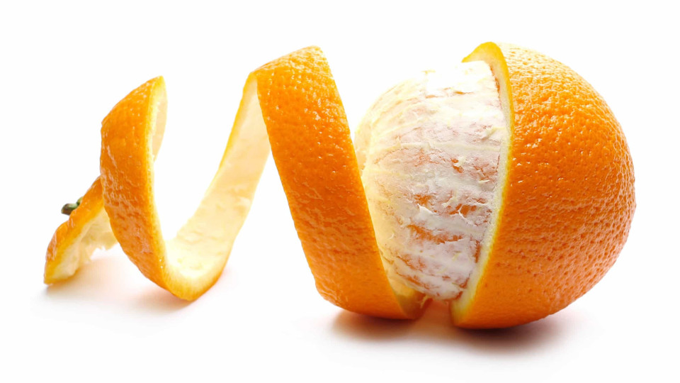 Não deite fora! Oito benefícios (surpreendentes) da casca da laranja