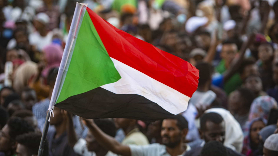 Ativistas sudaneses pedem ajuda para orfanato onde morreram 54 crianças