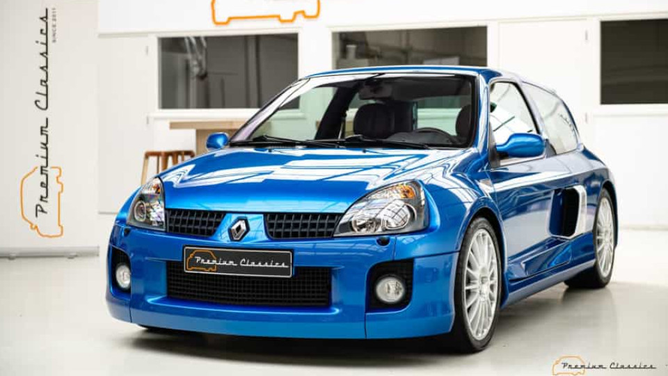 Renault Clio V6 com apenas 8.000 quilómetros está à venda