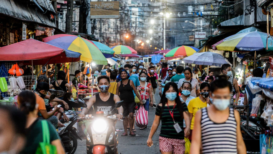 Manila proíbe não-vacinados de utilizarem transportes públicos