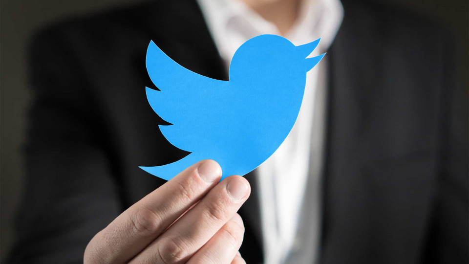 Twitter abandona código contra desinformação, Bruxelas deixa aviso