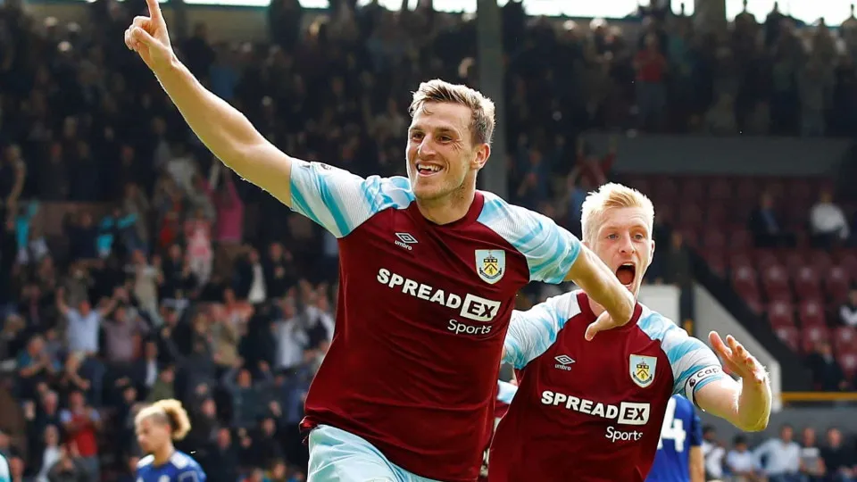 Surto no Burnley adia receção de sábado ao Leicester na Liga inglesa