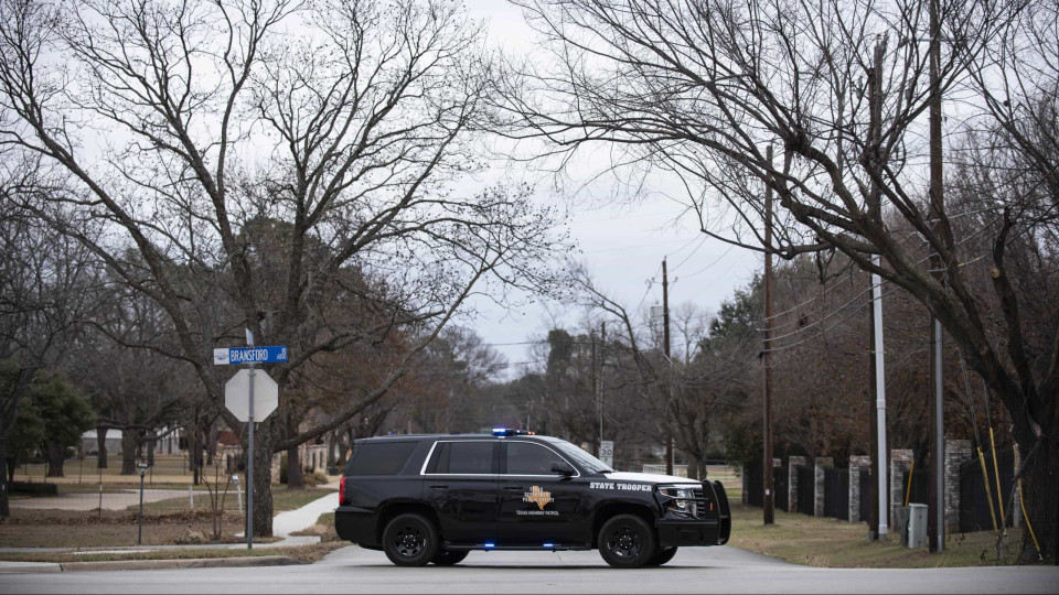 Homem faz pelo menos quatro reféns numa sinagoga do Texas