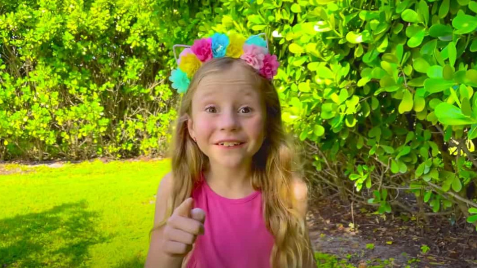 Menina de 7 anos integra lista dos 'youtubers' mais bem pagos do mundo