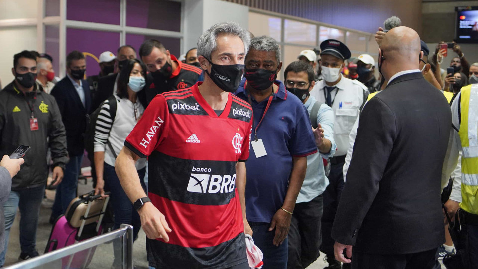 Adeptos do Flamengo chamam "burro" a Paulo Sousa e este responde assim