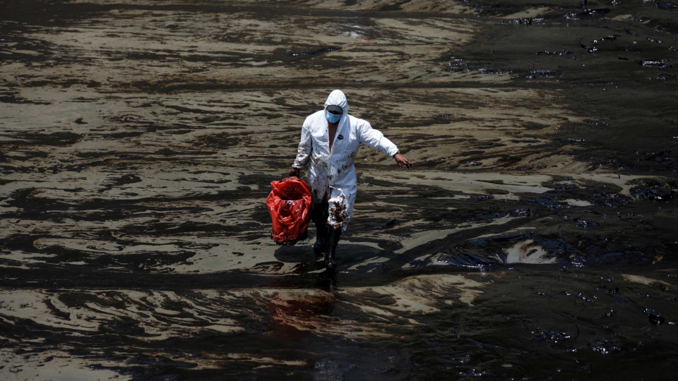 Peru decreta "emergência ambiental" de 90 dias por derrame de petróleo