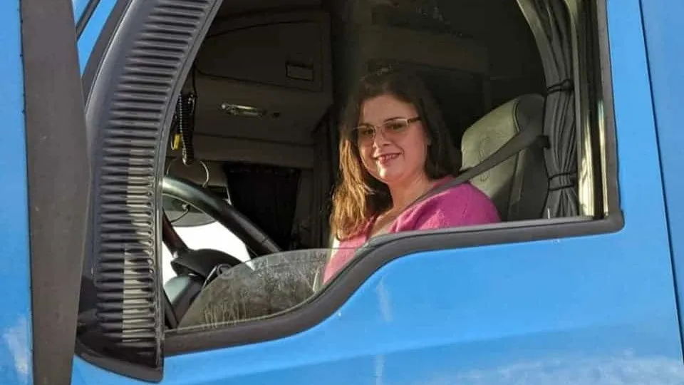 Enfermeira cansada do seu emprego decide tornar-se motorista de pesados
