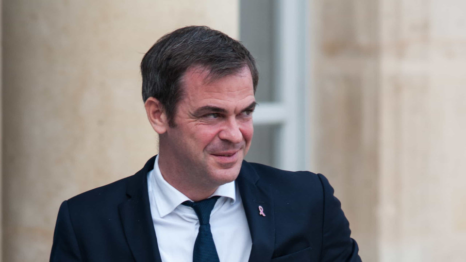 Ministro francês diz que subvariante BA.2 é menos perigosa que Ómicron