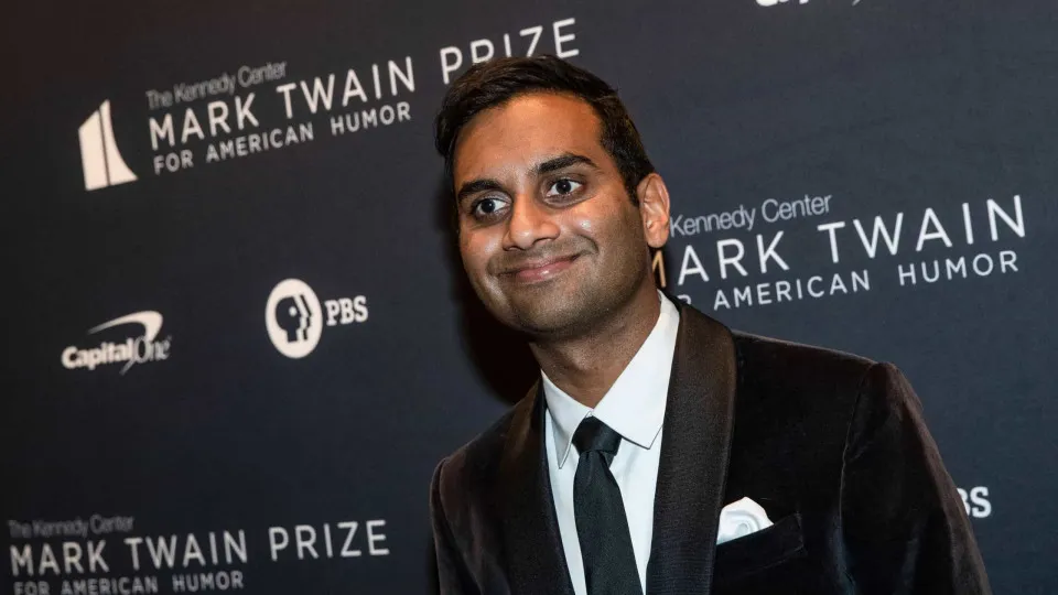 "Não tenho endereço de e-mail", diz Aziz Ansari. E nem smartphone