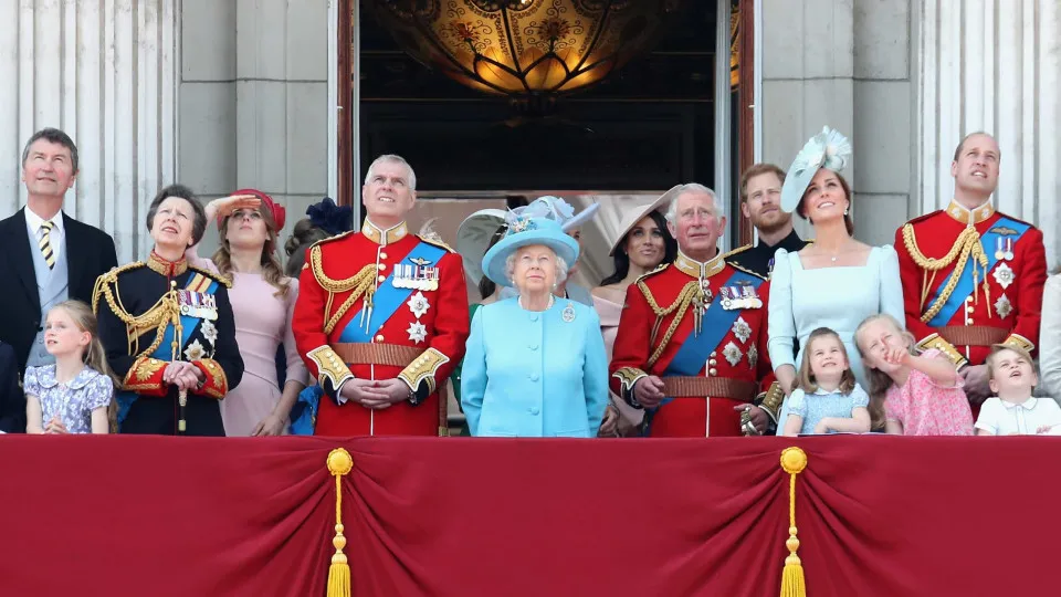 Jubileu. Rainha impede Harry e Meghan de subirem à varanda do Palácio