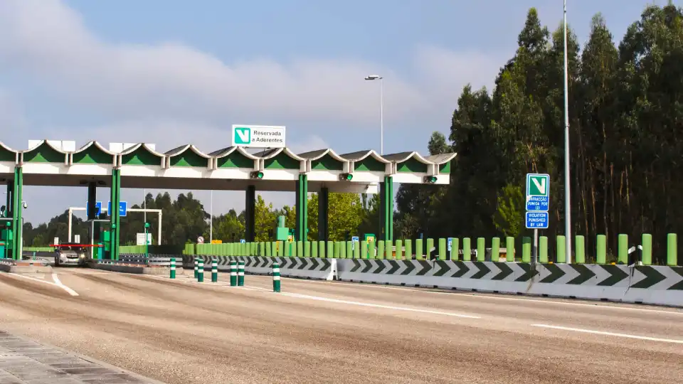 Gastos de portagens e estacionamento estão sujeitos a tributação autónoma