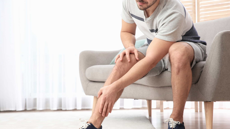 Cancro da próstata: Dois sintomas que afetam as pernas (não os ignore!)