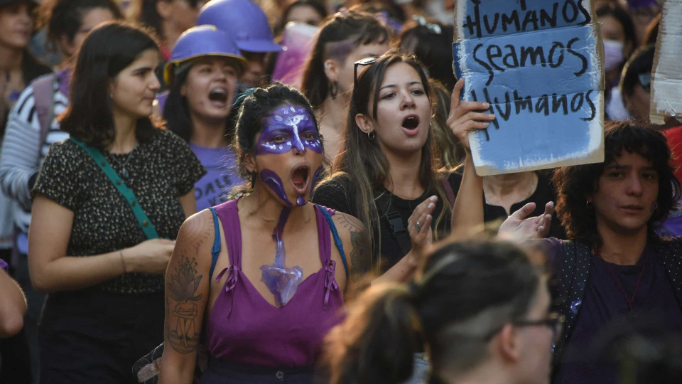 Uruguai: Milhares de mulheres em protesto contra a "cultura de violação"