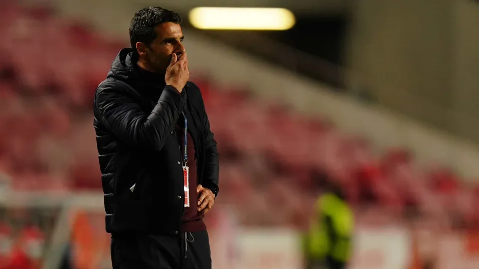 Rui Costa foi ao balneário do Benfica após derrota frente ao Gil Vicente