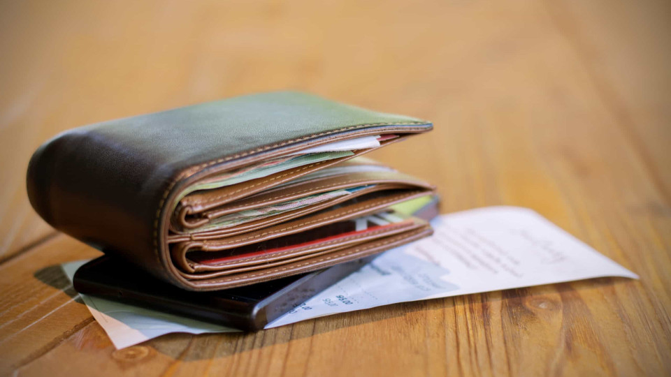 Perdeu a carteira (com documentos e cartões)? Cinco coisas que deve fazer