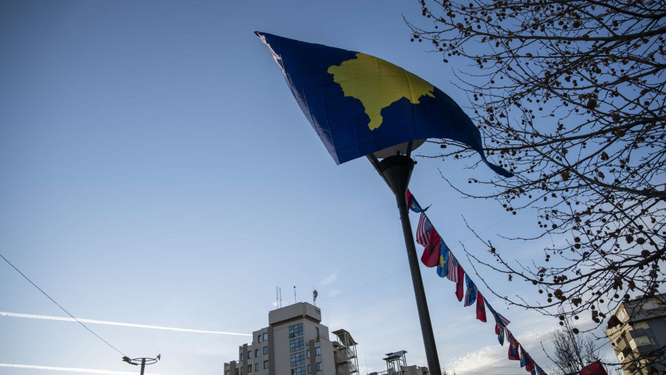 Kosovo confirma envolvimento de um polícia em tiroteio que feriu sérvios