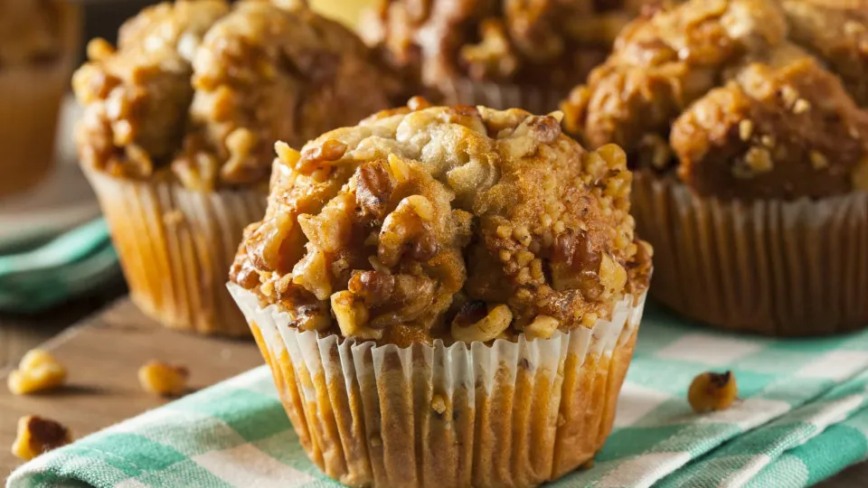 Delicie-se (sem culpa) com estes queques de banana e amêndoa 'low carb'