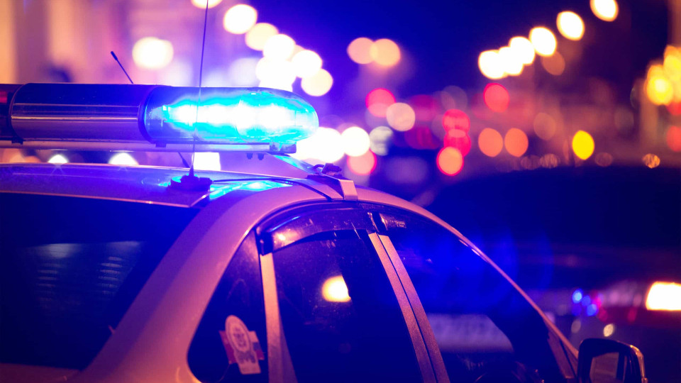 Duas pessoas baleadas pela polícia em tiroteio no Kentucky. Uma morreu