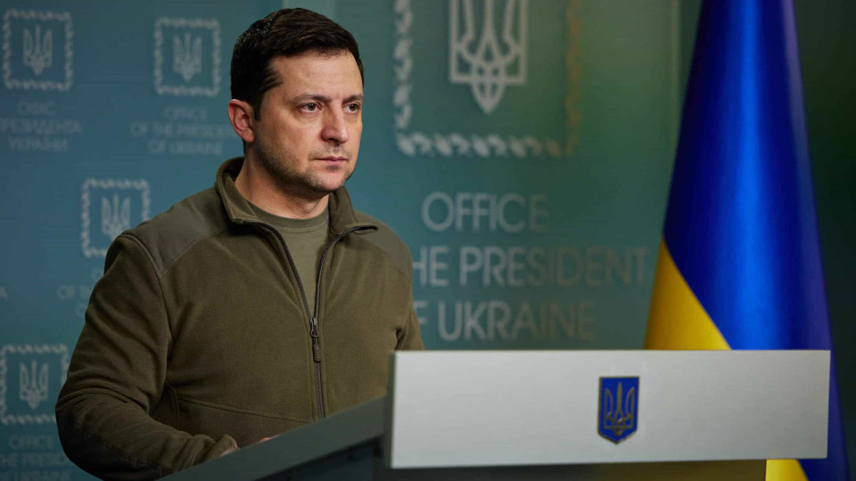 Presidente da Ucrânia assina pedido de adesão à União Europeia