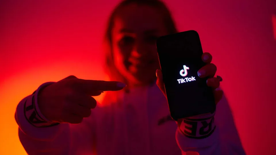 "Estamos empenhados". TikTok partilha do objetivo de proteger menores