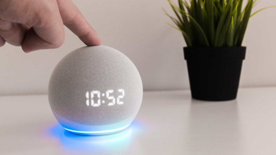 Assistente digital da Amazon consegue imitar vozes de pessoas mortas