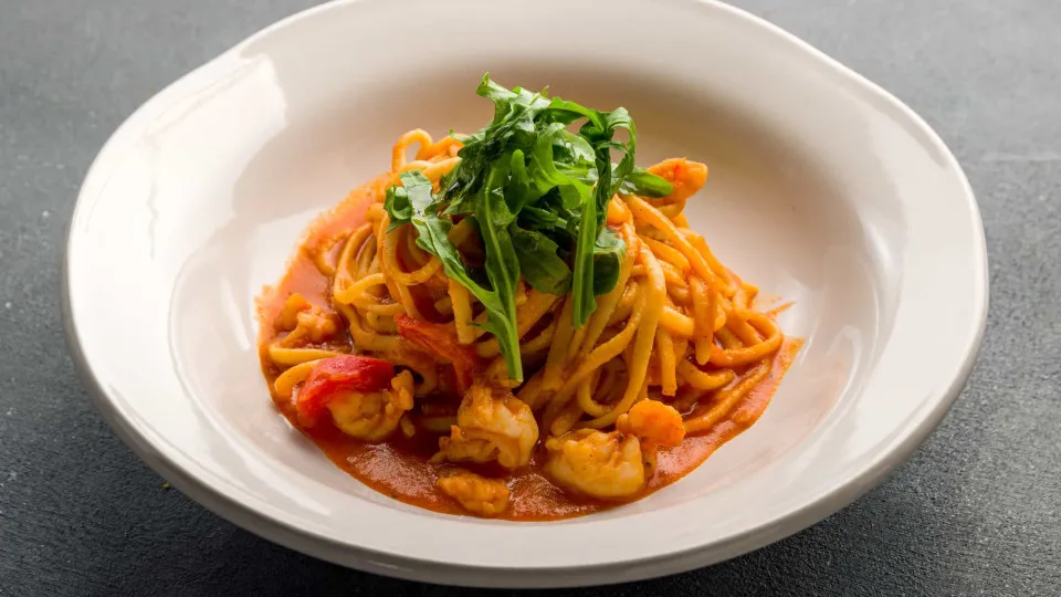 Tagliatelle de camarão de comer e chorar por mais