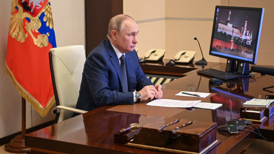 Putin assinou decreto para que Europa tenha de pagar gás russo em rublos