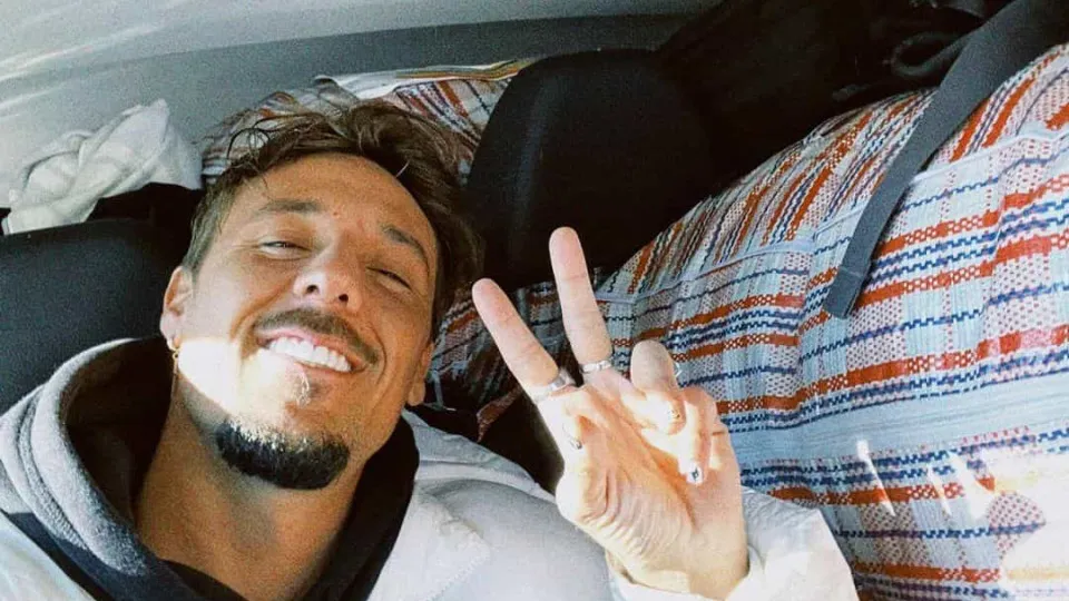 Miguel Cristovinho posa nu em novas fotografias (atrevidas)