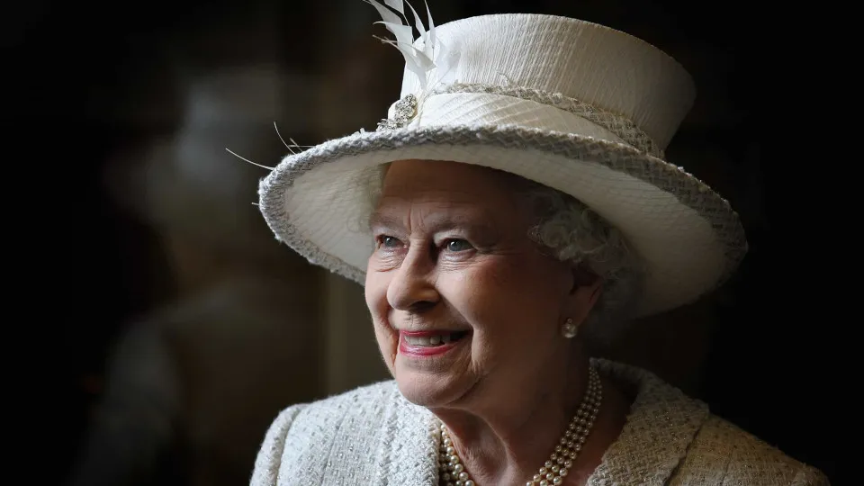 Rainha Isabel II regressa ao Castelo de Windsor após 'escapadinha'