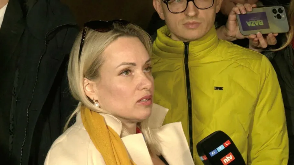 "A minha vida mudou irremediavelmente", diz jornalista russa