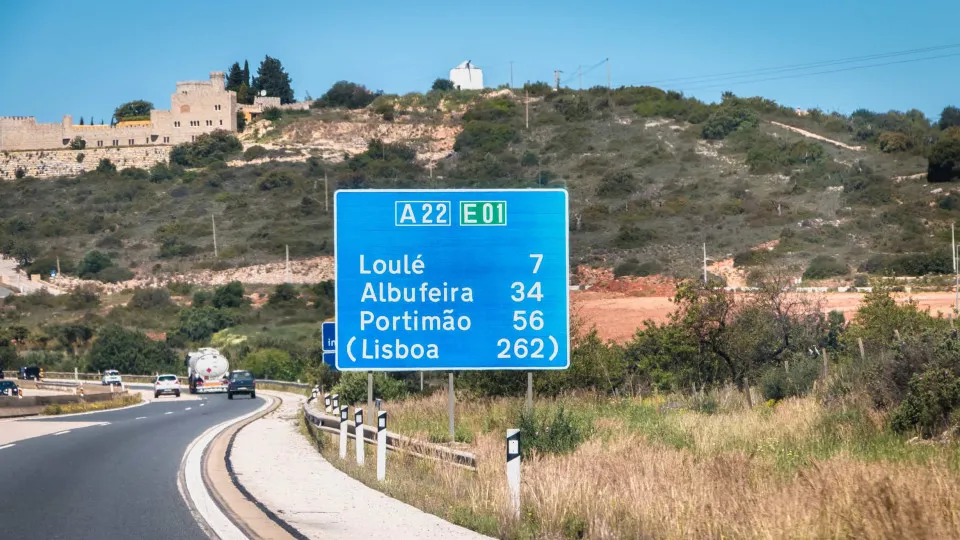 Circulação na A22 cortada no sentido Loulé-Faro devido a despiste
