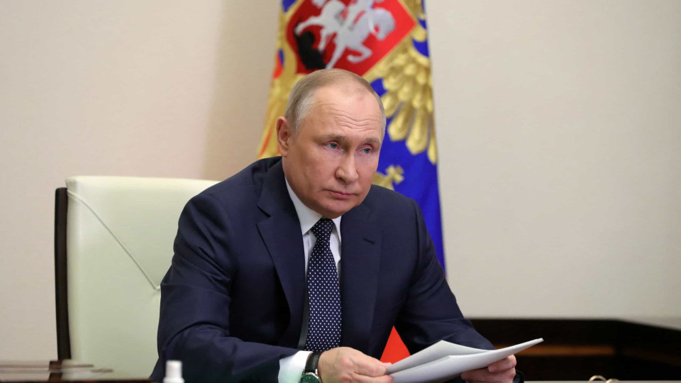União Europeia quer estender sanções a duas filhas de Putin