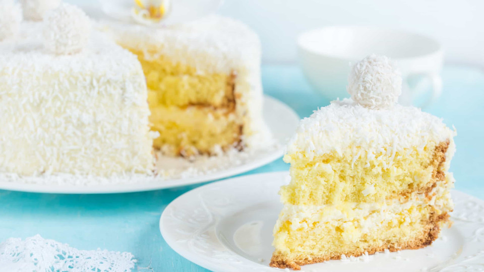 Bolo de iogurte e coco: húmido, fofinho e delicioso