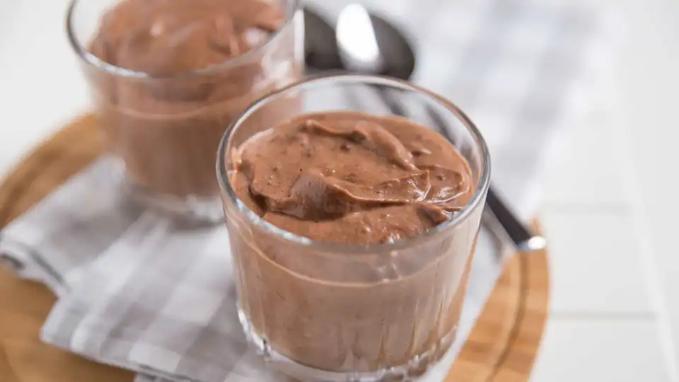 A mousse mais simples de sempre faz-se com cinco ingredientes