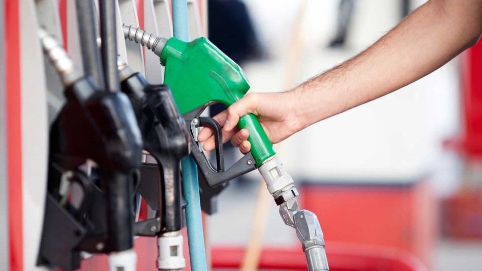 Consumo de combustíveis recua 3,8% de dezembro para janeiro