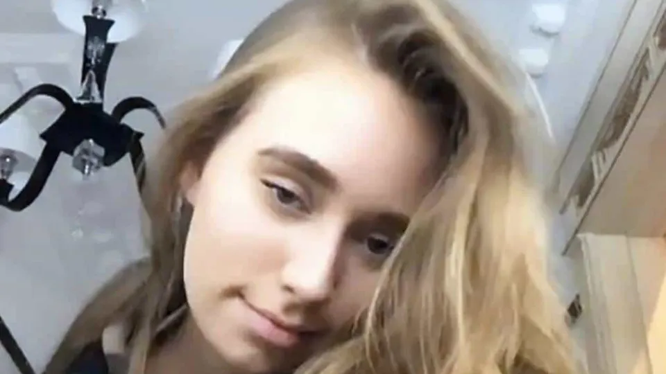 Jornalista ucraniano aborda alegada filha de Putin: O teu pai matou…