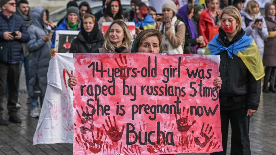 Russos violaram mulheres em cave por 25 dias. Nove delas estão grávidas