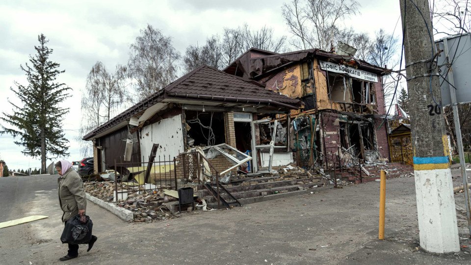 Edifícios caídos, vidas destruídas. Eis Borodyanka após saída dos russos