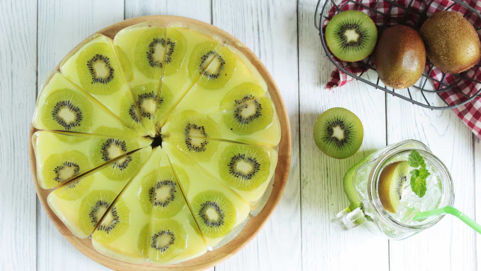 A receita de bolo de kiwi que pode comer durante a dieta