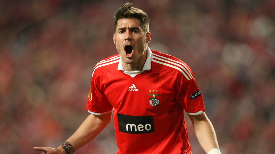 Dez anos depois, Javi Garcia pode voltar ao Benfica... noutras funções