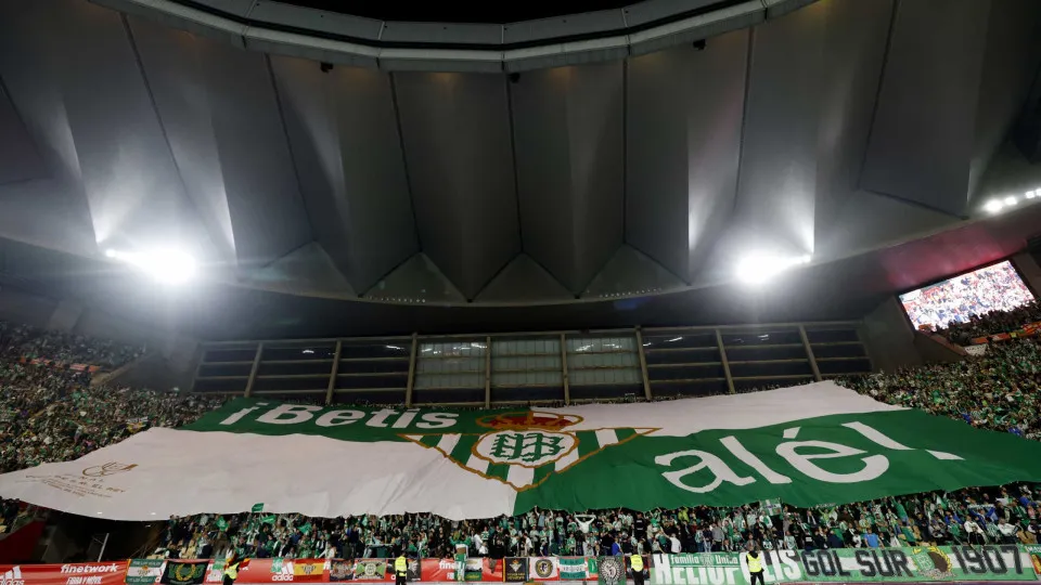 Adepta procura cachecol do Real Betis que pertencia ao falecido filho