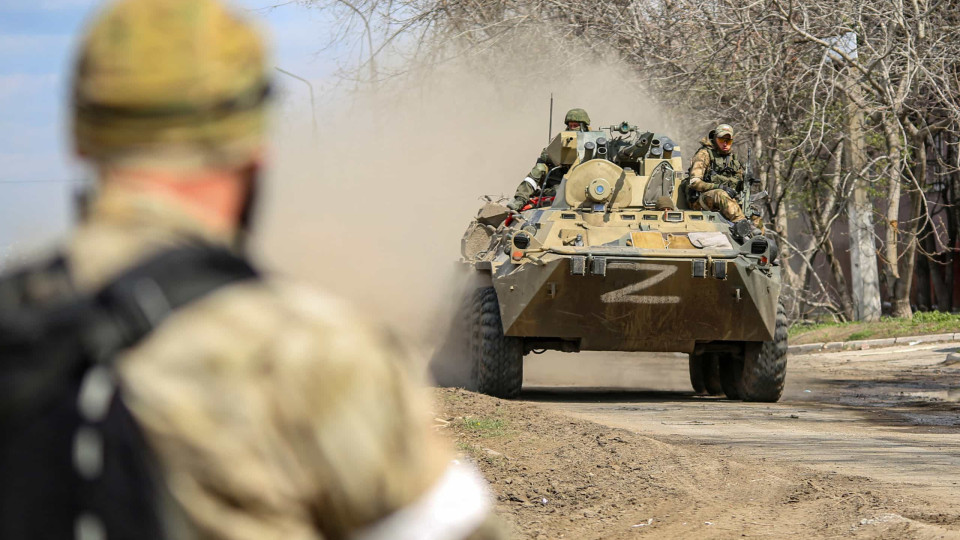 Telemóveis em Mariupol revolucionaram cobertura de guerras, diz BBC