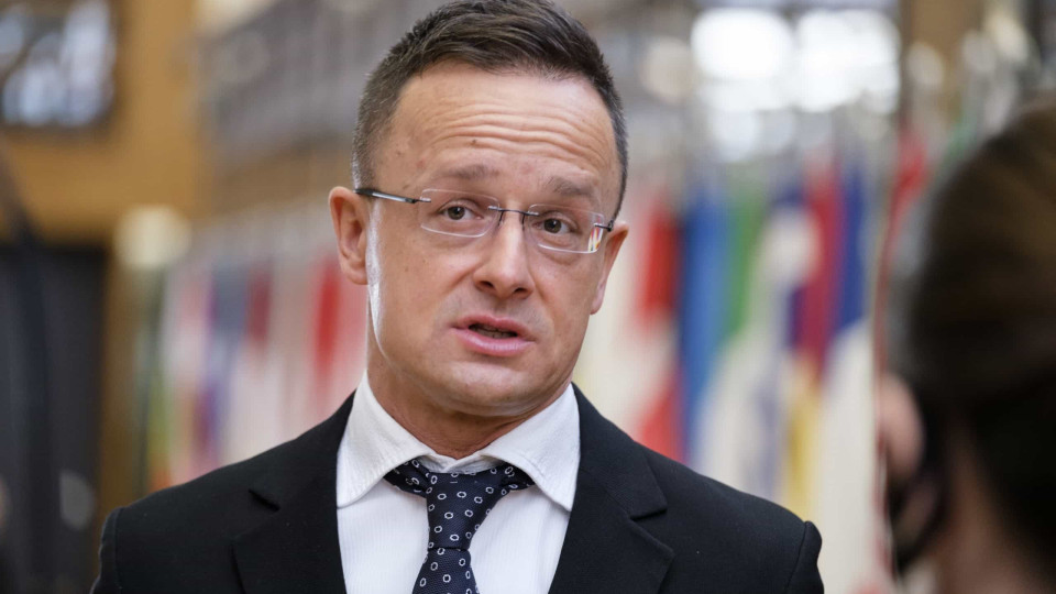 Ucrânia: Hungria rejeita proposta de embargo da UE a petróleo russo