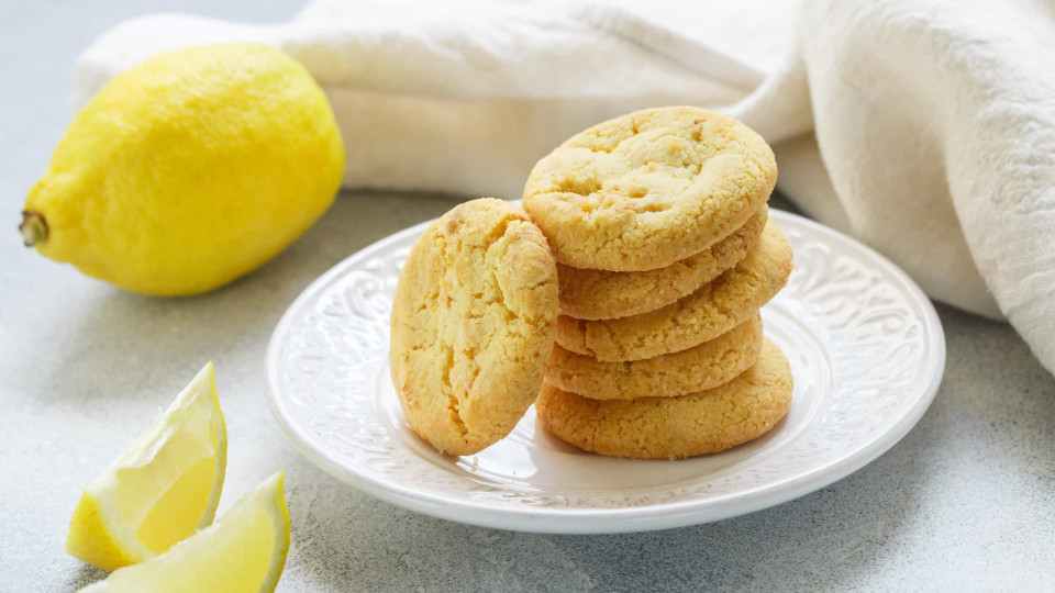 Biscoitos de mel e limão para trincar entre refeições