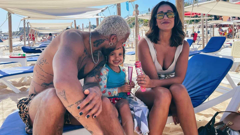 Em imagens: Rita Pereira vive dia de praia em família