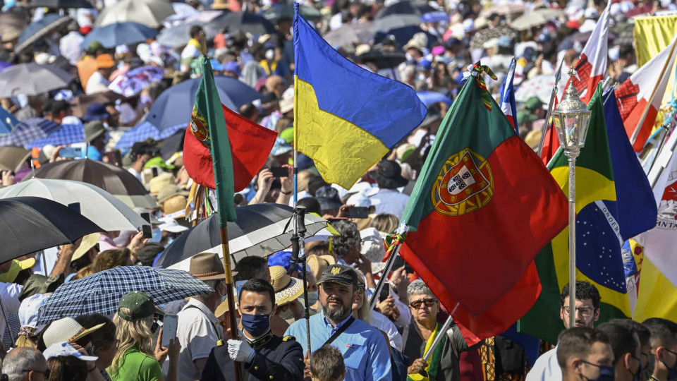 Multidão voltou a Fátima com bandeiras de Portugal e da Ucrânia