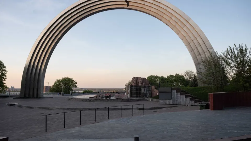 Kyiv renomeia monumento soviético 'Arco da Liberdade do Povo Ucraniano'