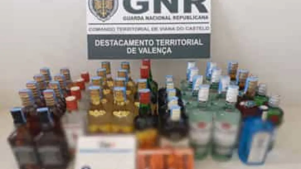 Furtou 46 garrafas de bebidas espirituosas de estabelecimento em Valença